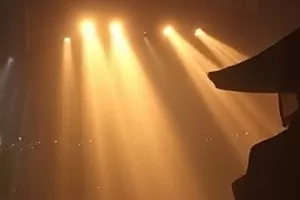《午夜放映单》剧照,午夜场座椅与手写片单
